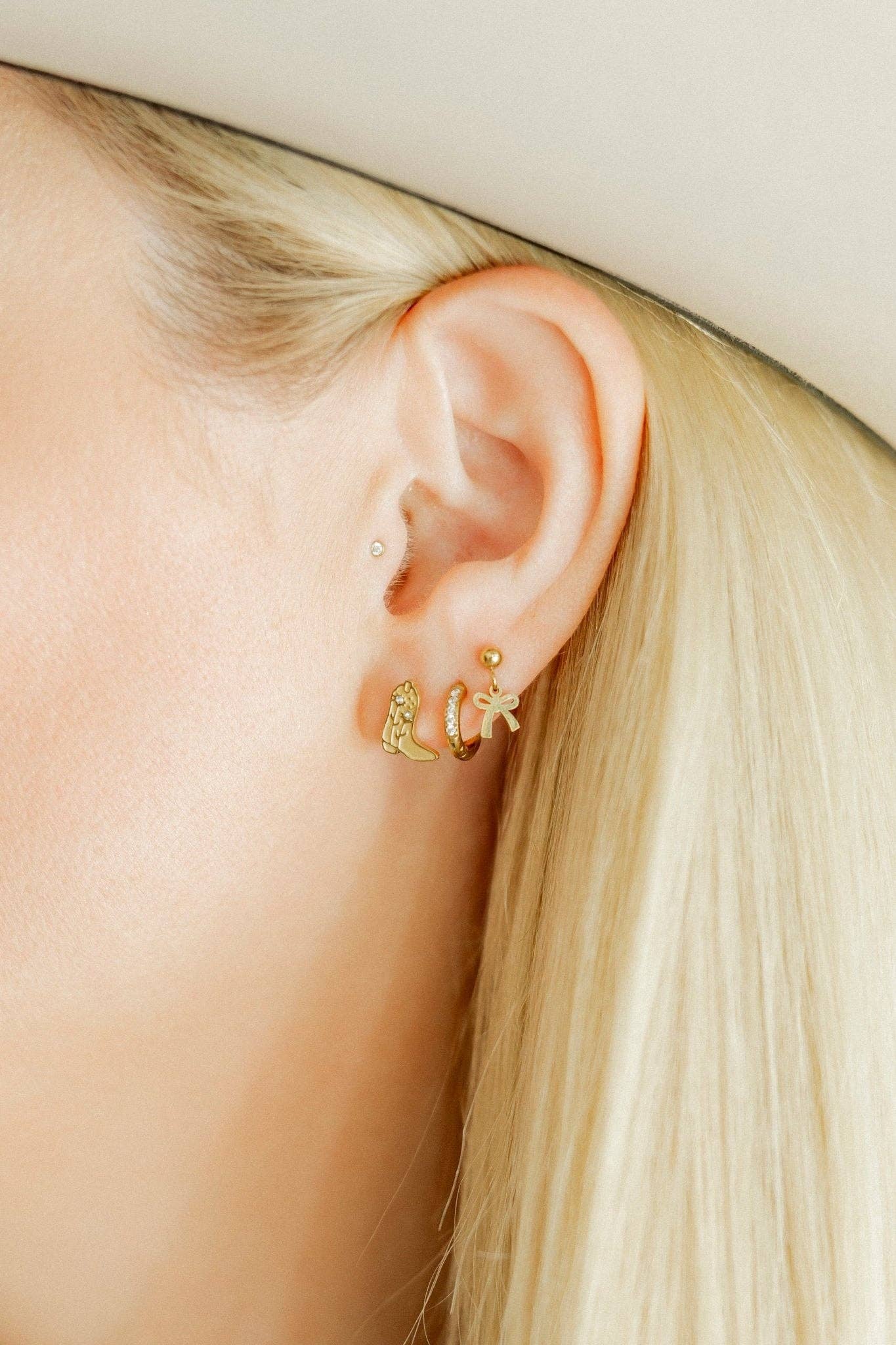 Screwback Stud Earrings - Daisy Cowgirl Boot